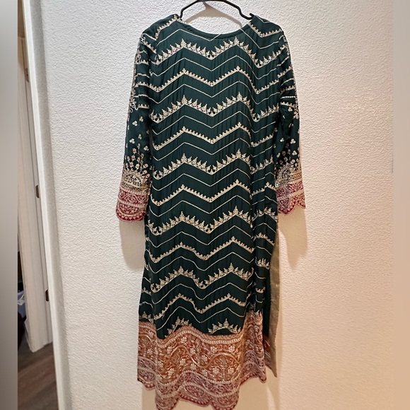 Afrozeh Dark Green Pakistani Fancy Suit - Picture 4 of 6